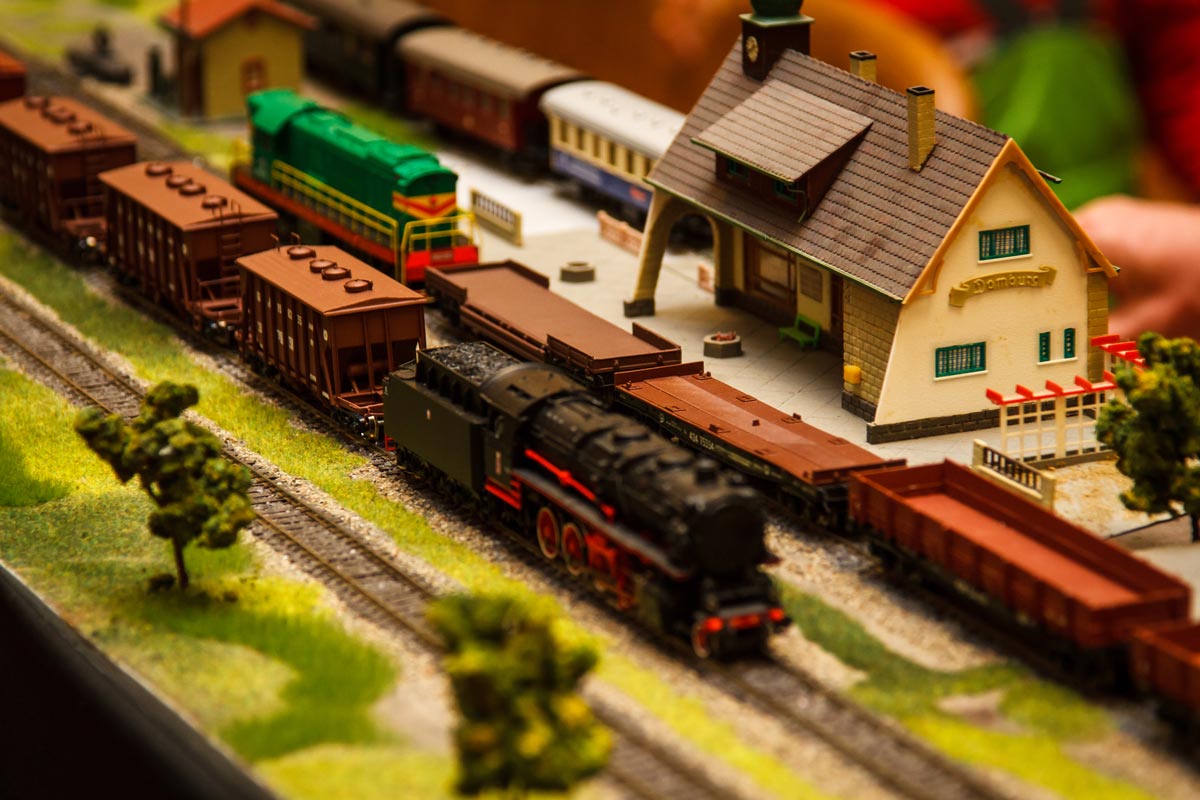 model train show